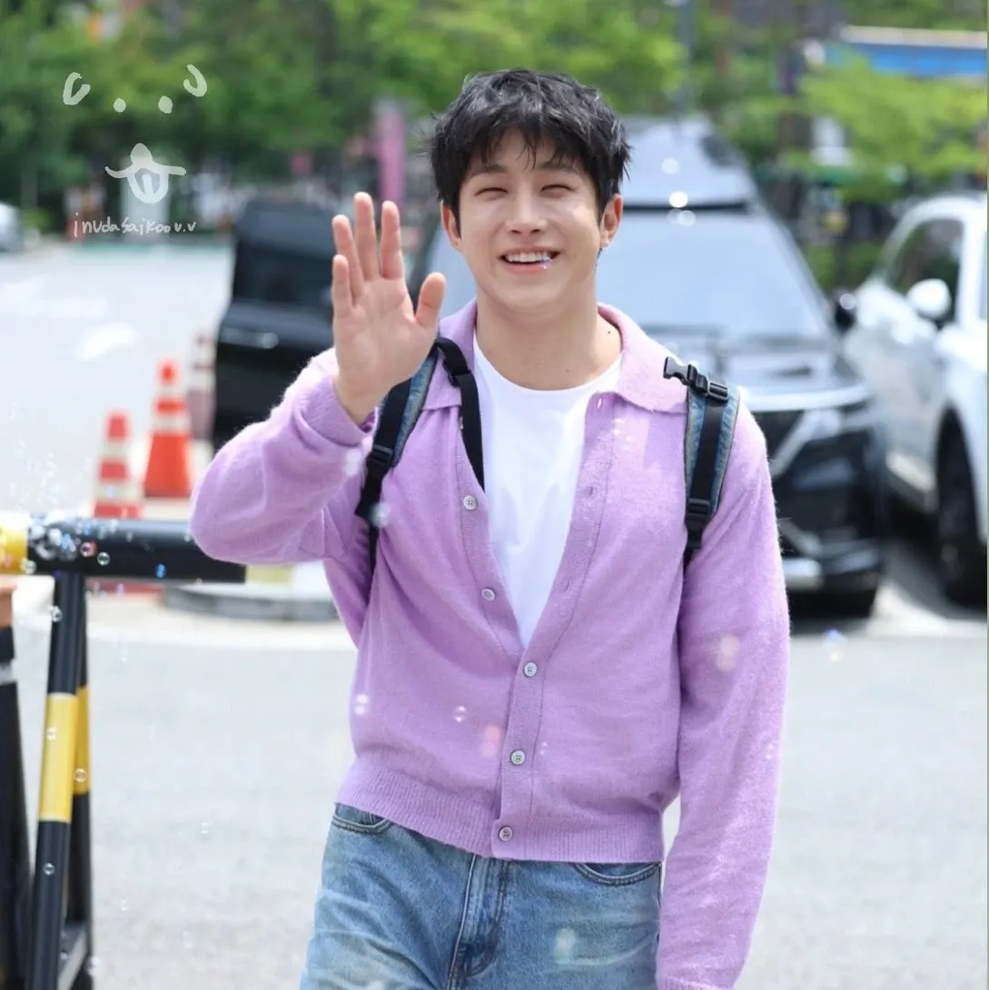 Latest photo of Jinjin (ASTRO)