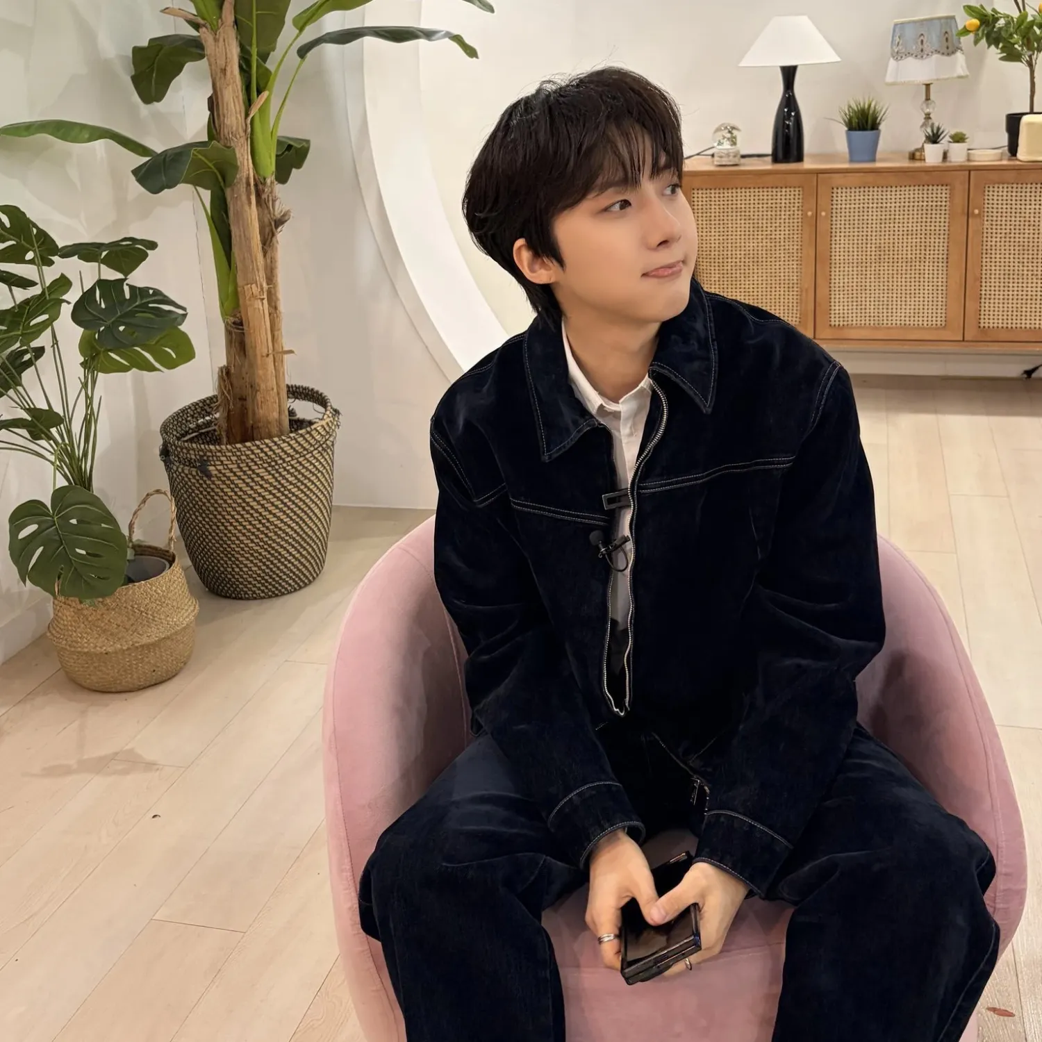 Recent activity shot of Hui (PENTAGON)