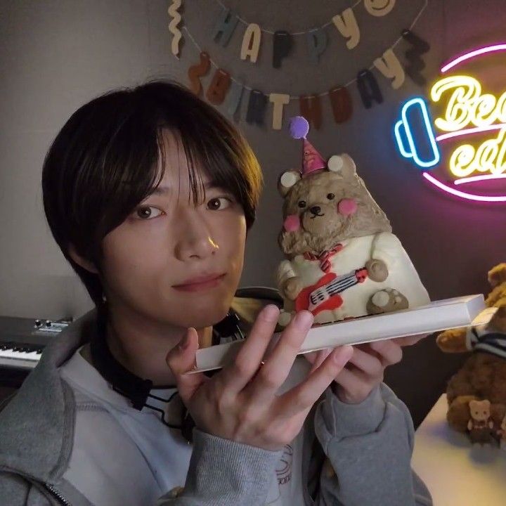 杋圭 (TOMORROW X TOGETHER)的最新活动照片