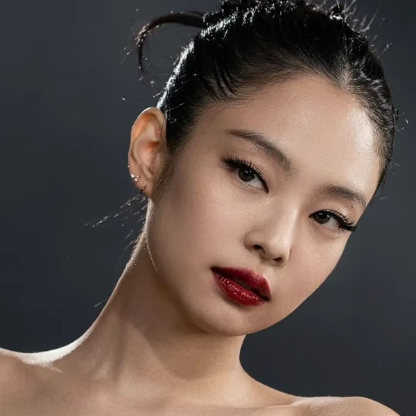 제니 (BLACKPINK)의 매력을 담은 최애돌 대표 사진