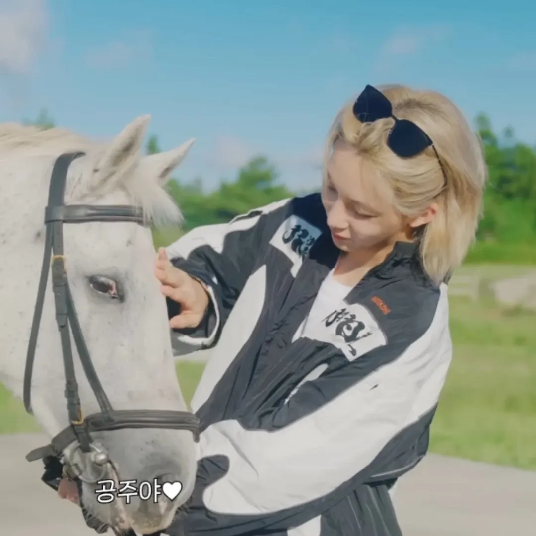 Latest photo of Jeonghan (SEVENTEEN)