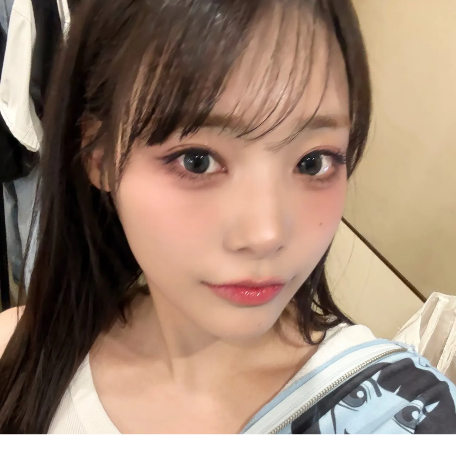Behind-the-scenes cut of Siyeon (QWER)