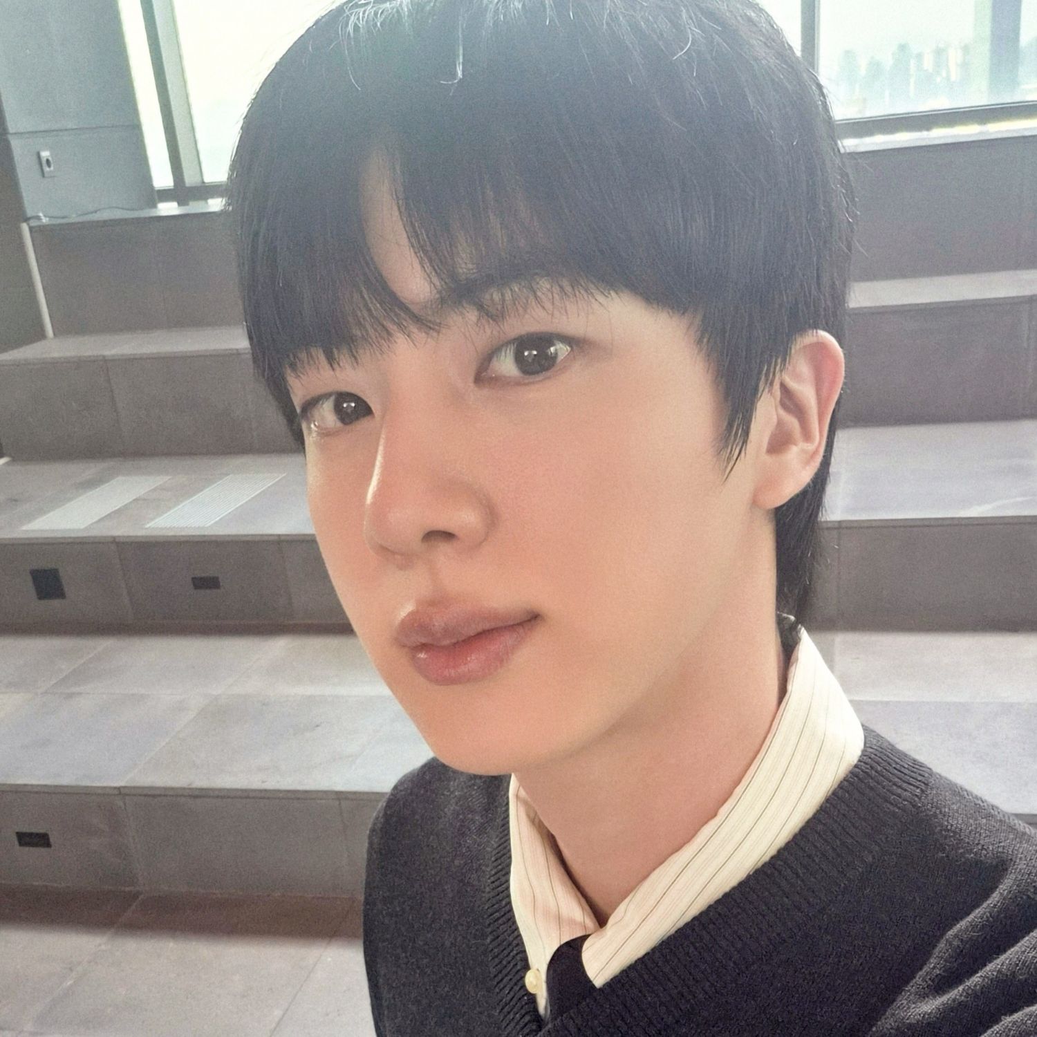Foto aktivitas terbaru Jin (BTS)