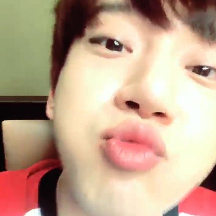 A moment captured by Hwang Chiyeol's fan