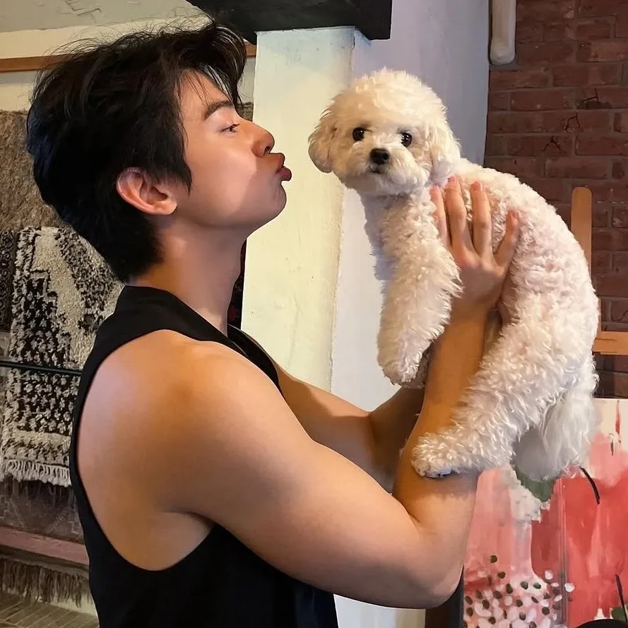 Latest photo of Eunwoo (ASTRO)