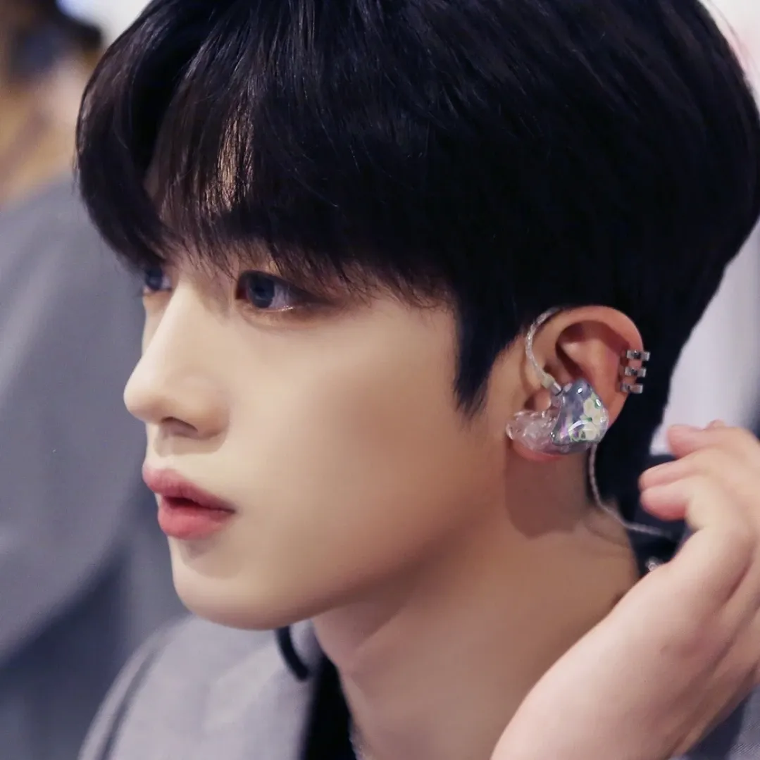 Behind-the-scenes cut of Kim Yohan (WEi)