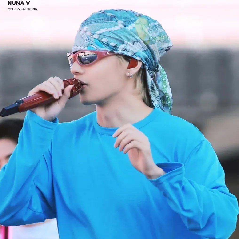 뷔 (방탄소년단) 최근 활동샷