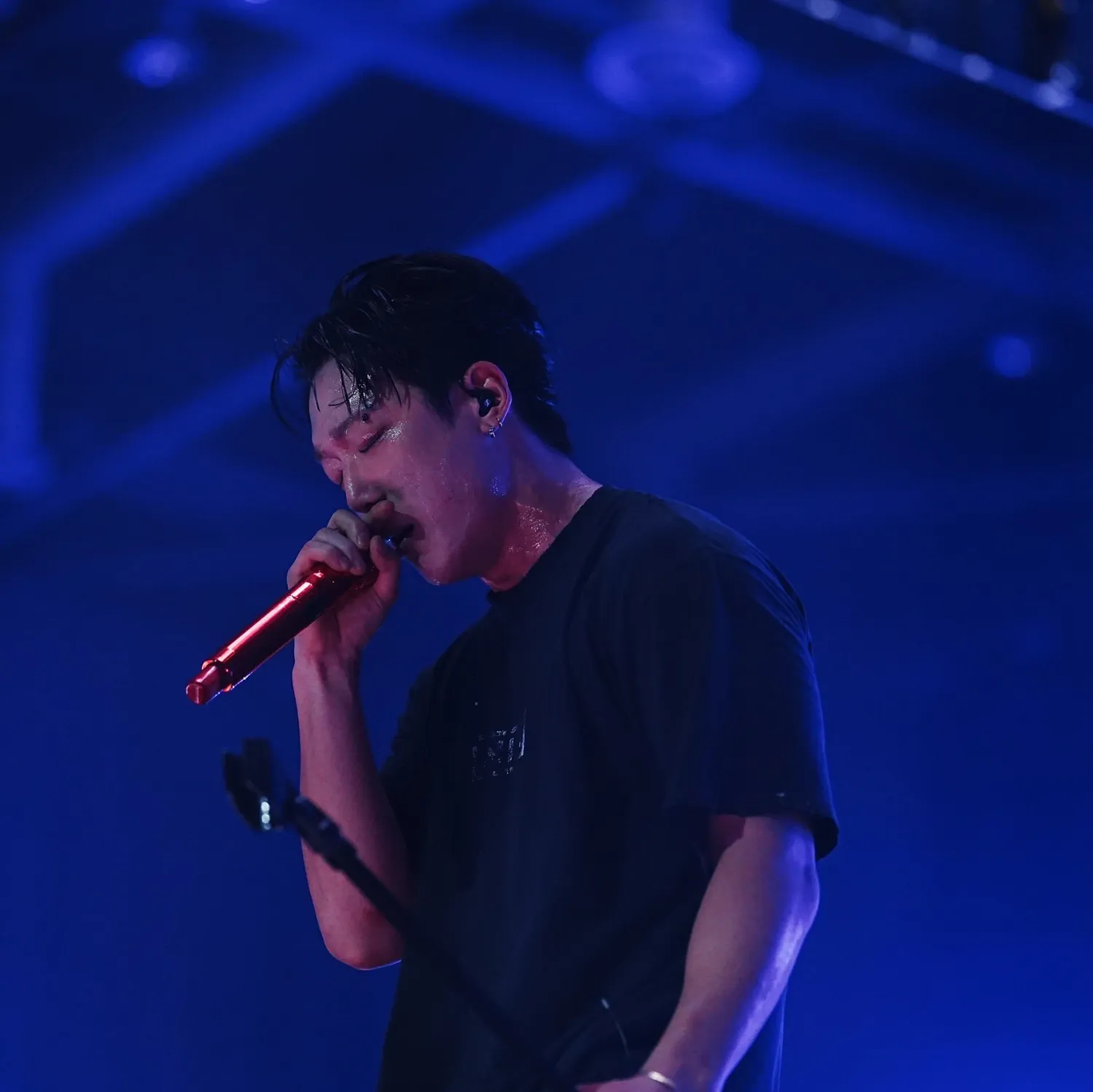 A moment captured by BOBBY (iKON)'s fan