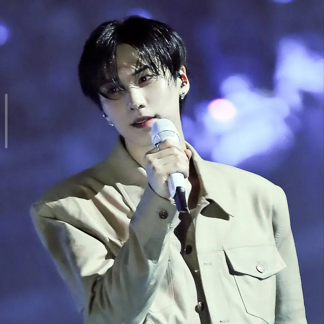 A moment captured by Rocky's fan