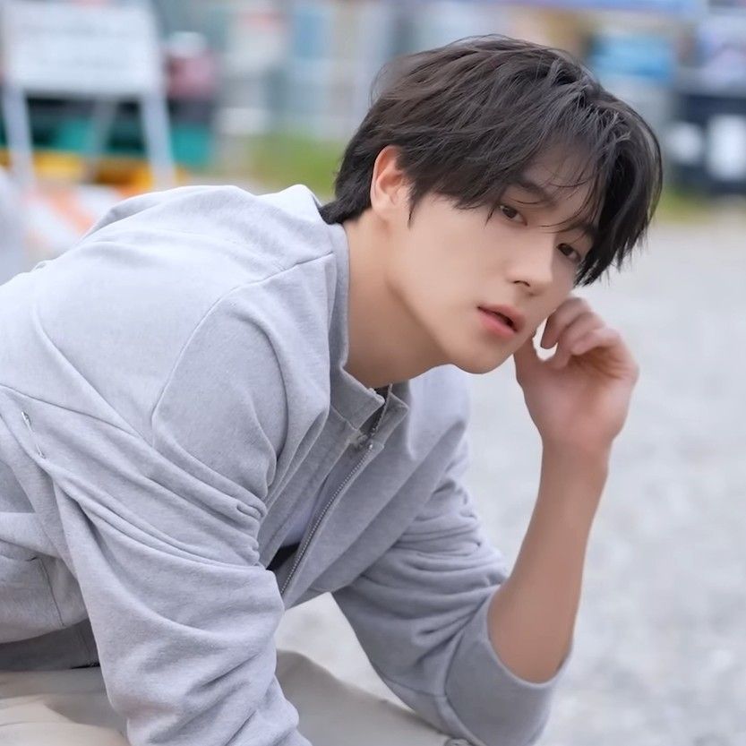 Behind-the-scenes cut of Hyunjae (THE BOYZ)