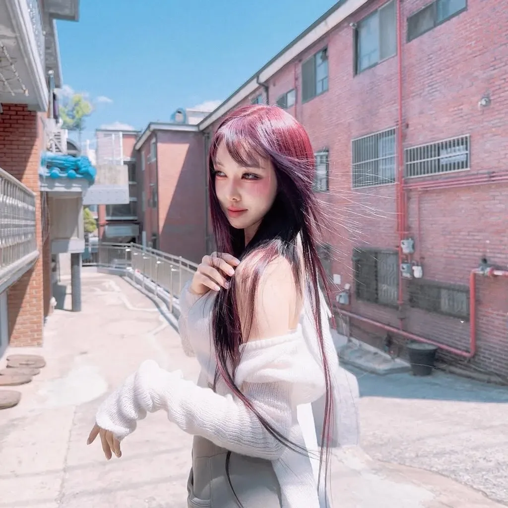 Behind-the-scenes cut of Yuju (GFRIEND)