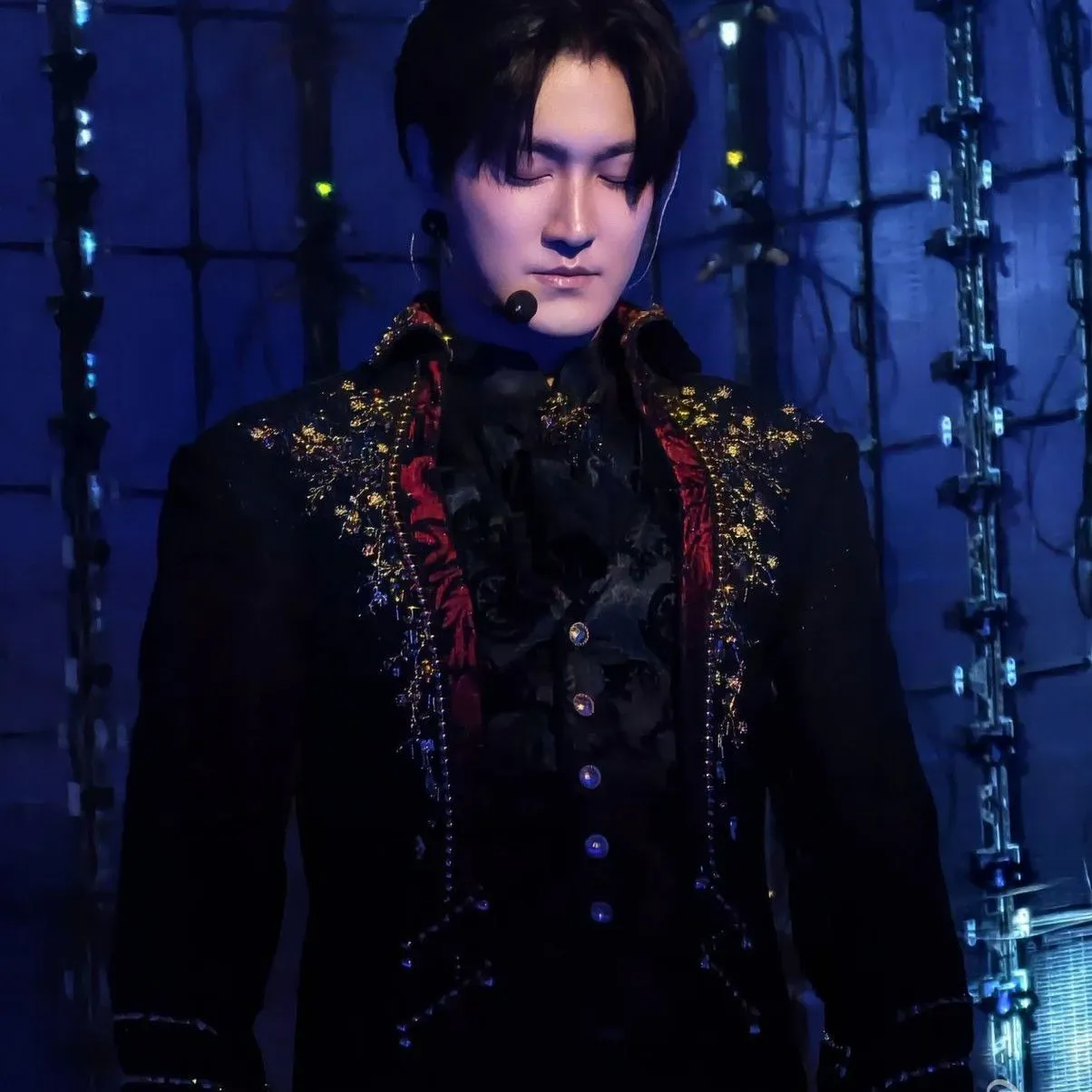 Recent activity shot of Siwon (Super Junior)