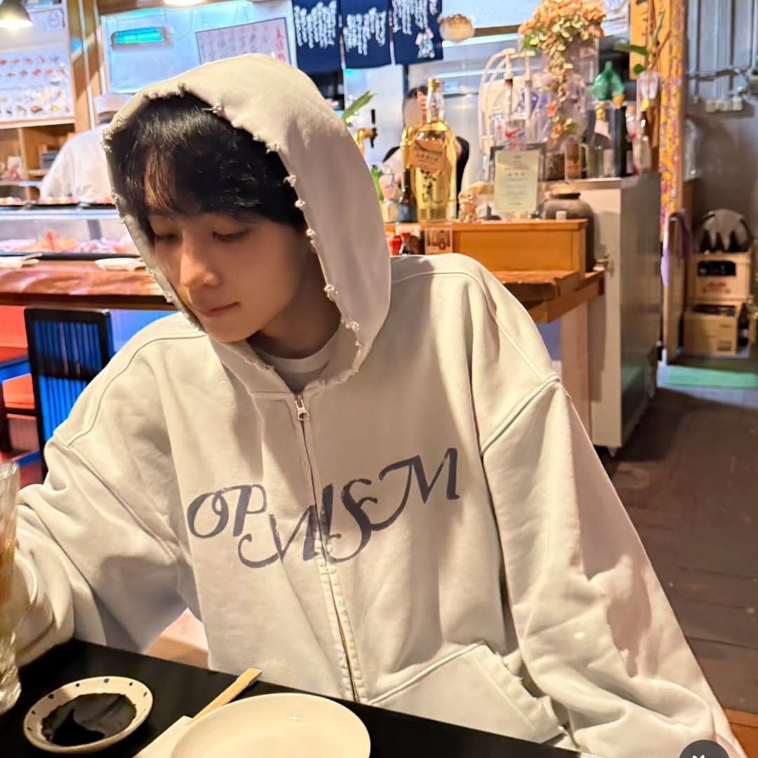 Latest photo of Jeonghan (SEVENTEEN)