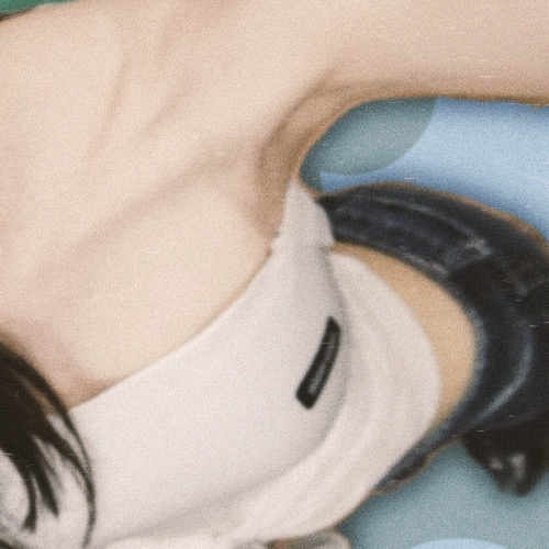 Behind-the-scenes cut of Mayuka (NiziU)