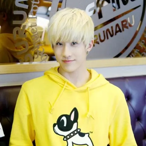 Behind-the-scenes cut of Jinjin (ASTRO)