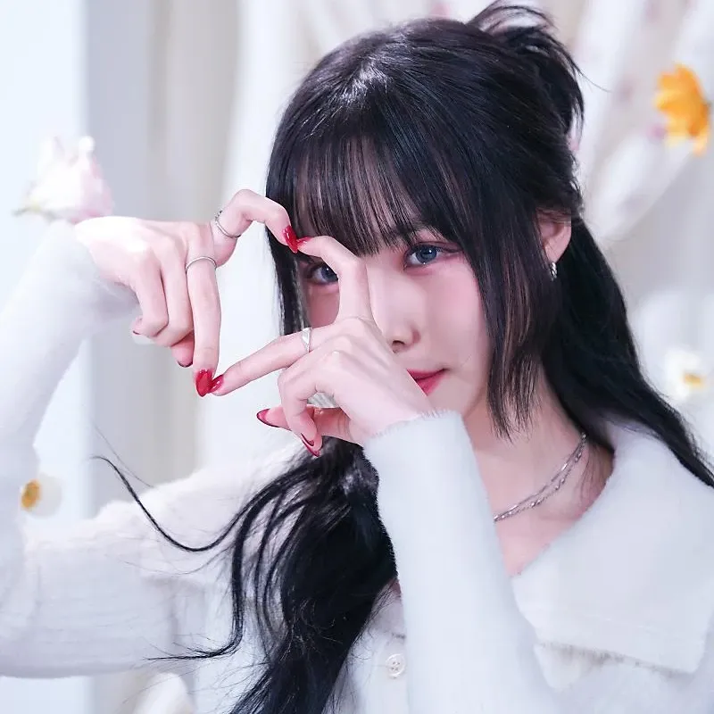 유주 (여자친구) 최근 활동샷