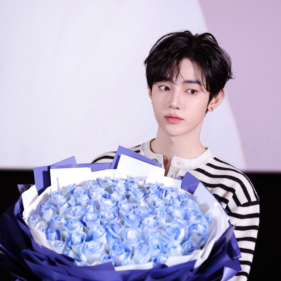 A moment captured by Zhang Hao (ZEROBASEONE)'s fan