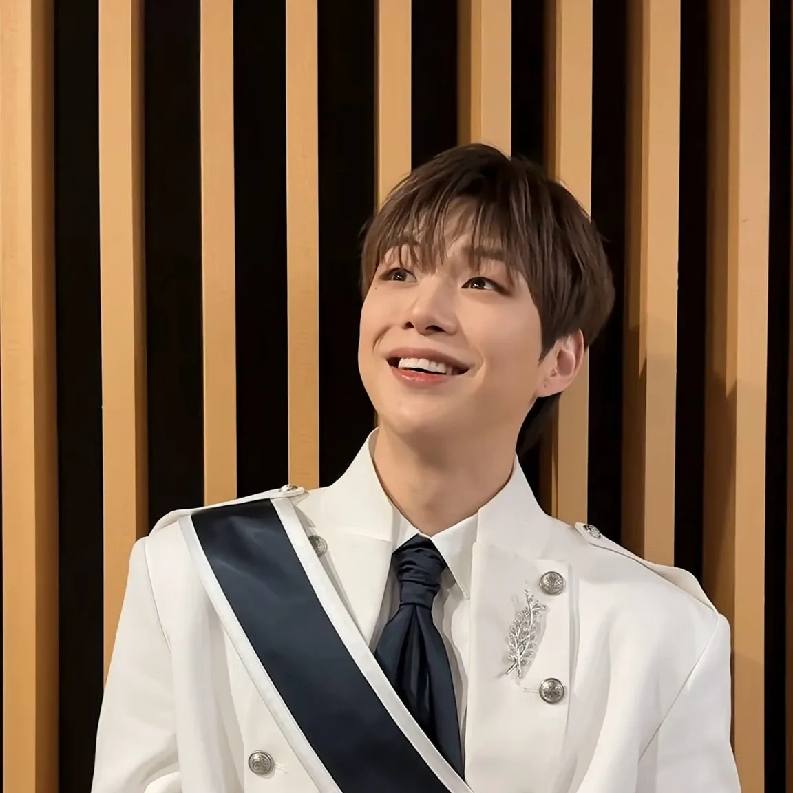 カン・ダニエルの舞台裏ショット