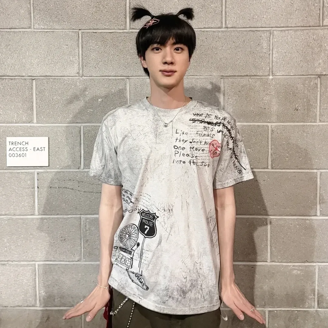 Foto aktivitas terbaru Jin (BTS)