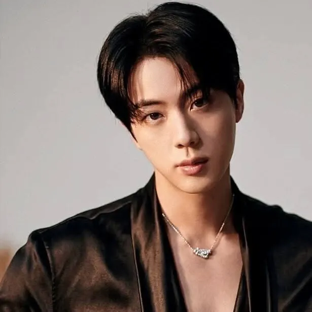 Foto aktivitas terbaru Jin (BTS)