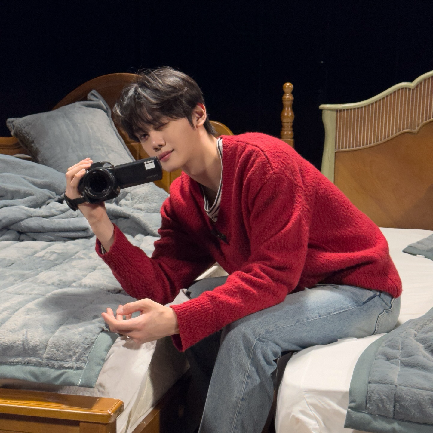 Behind-the-scenes cut of Kim Gyuvin