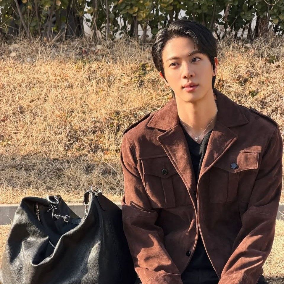 Foto aktivitas terbaru Jin (BTS)