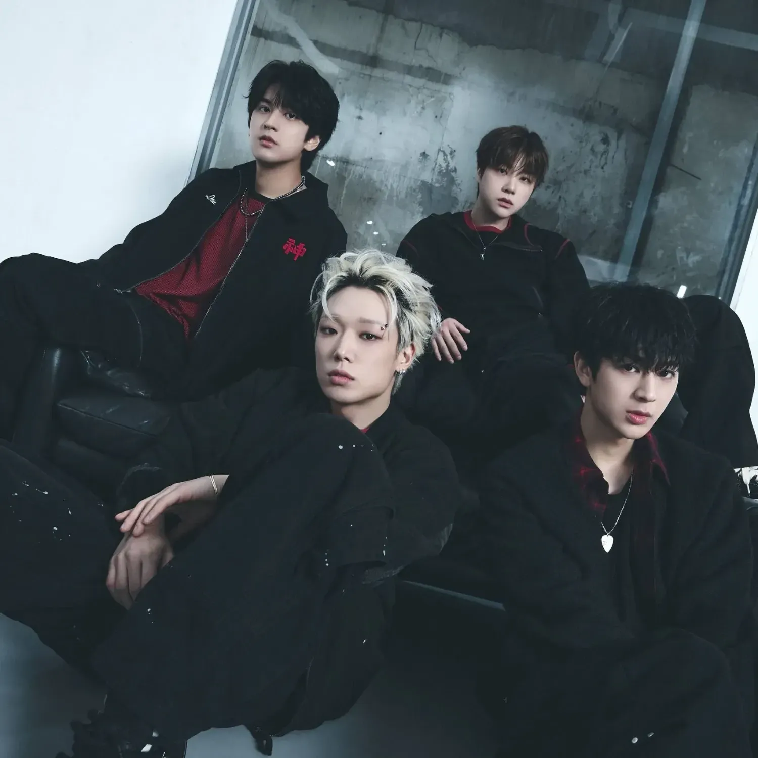 Latest photo of iKON