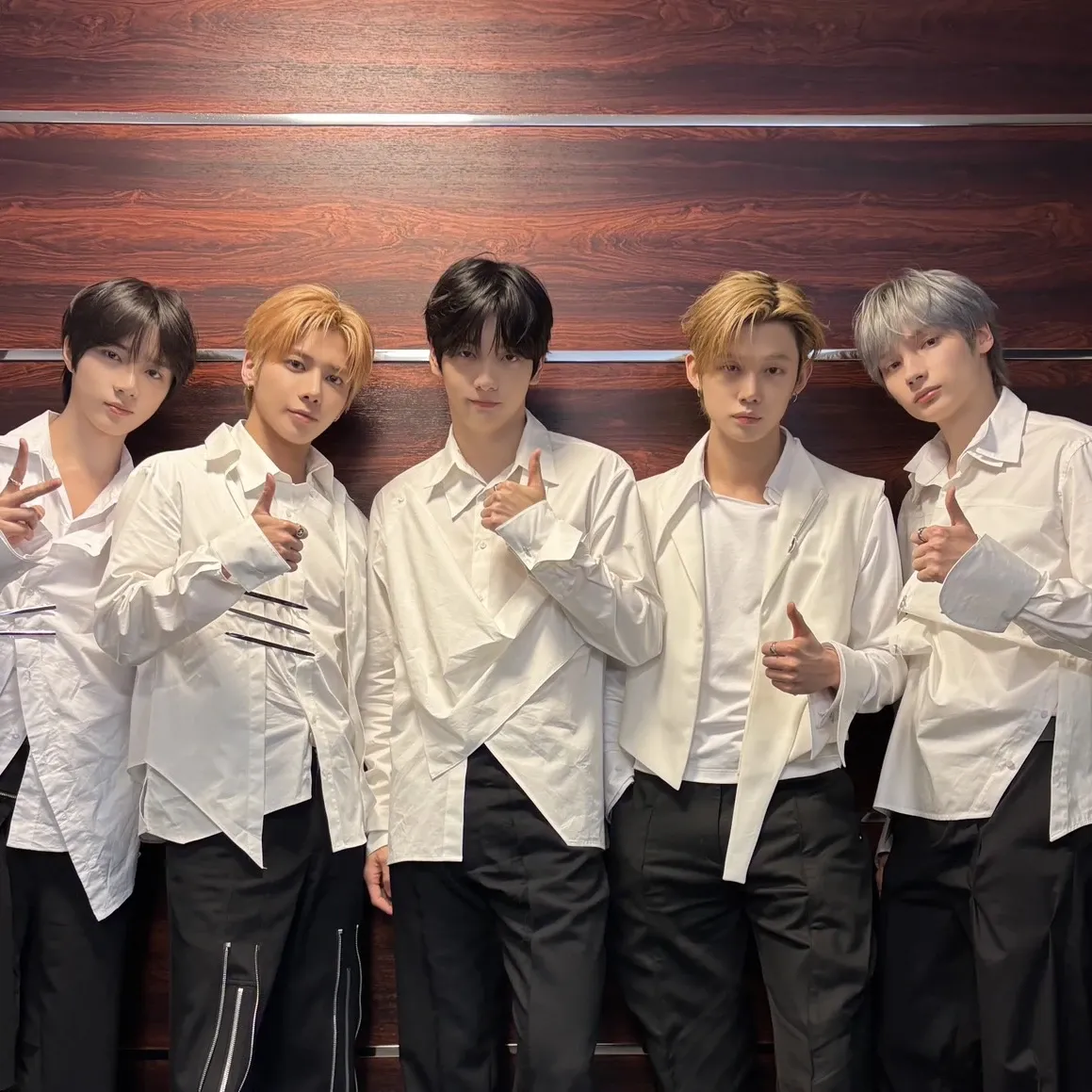 秀彬 (TOMORROW X TOGETHER)的幕后花絮