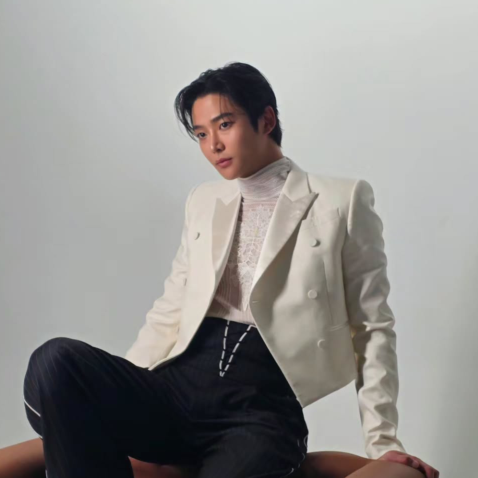 로운의 최신 사진