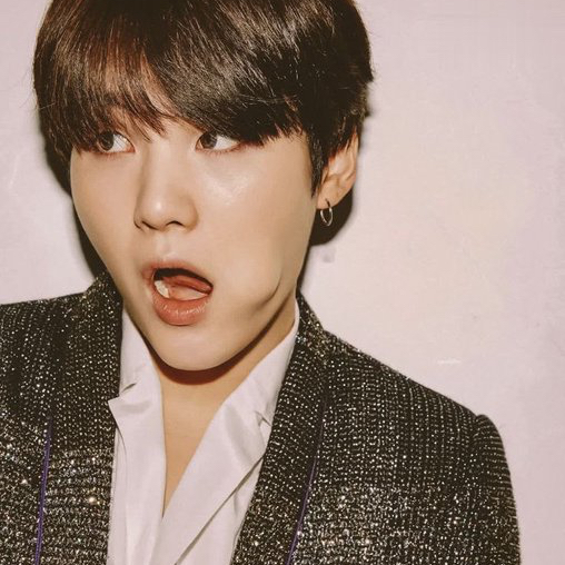 SUGA (BTS)の舞台裏ショット