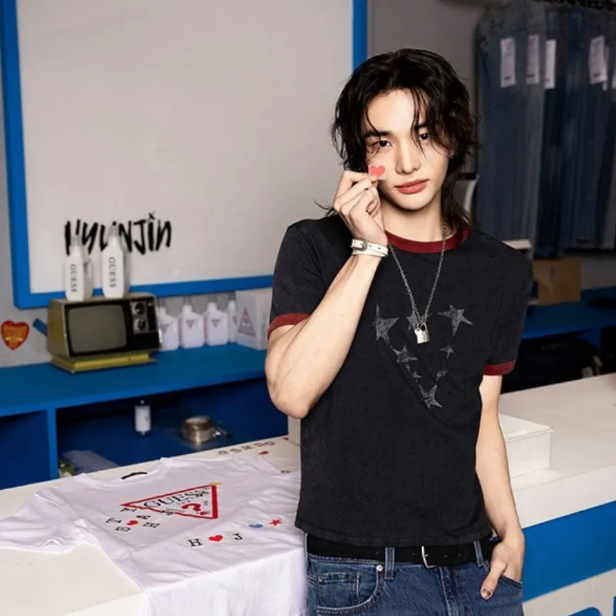 현진 (Stray Kids)의 비하인드 컷