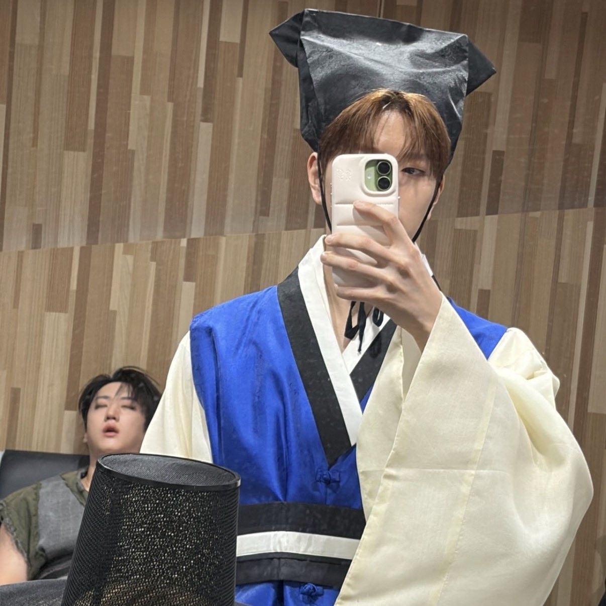 Behind-the-scenes cut of Stray Kids