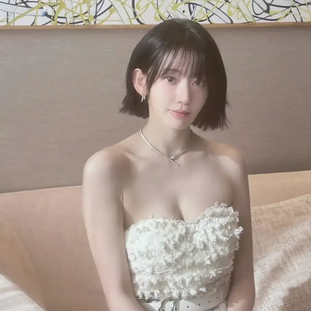 Behind-the-scenes cut of Sakura (LE SSERAFIM)
