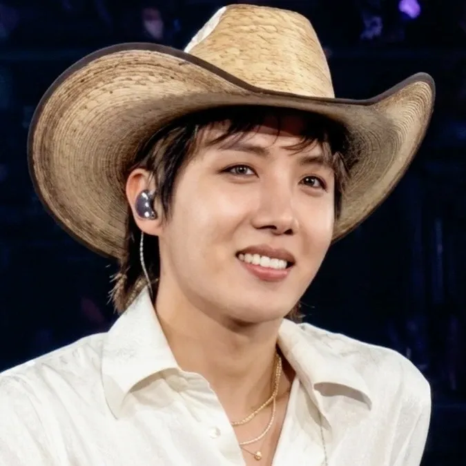 Momen yang diabadikan oleh penggemar j-hope (BTS)