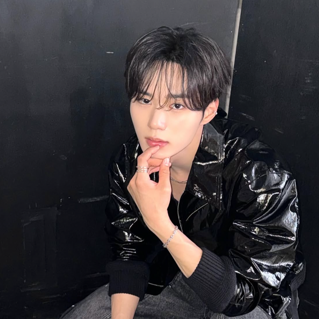 Behind-the-scenes cut of Kim Junseo (ALPHA DRIVE ONE)