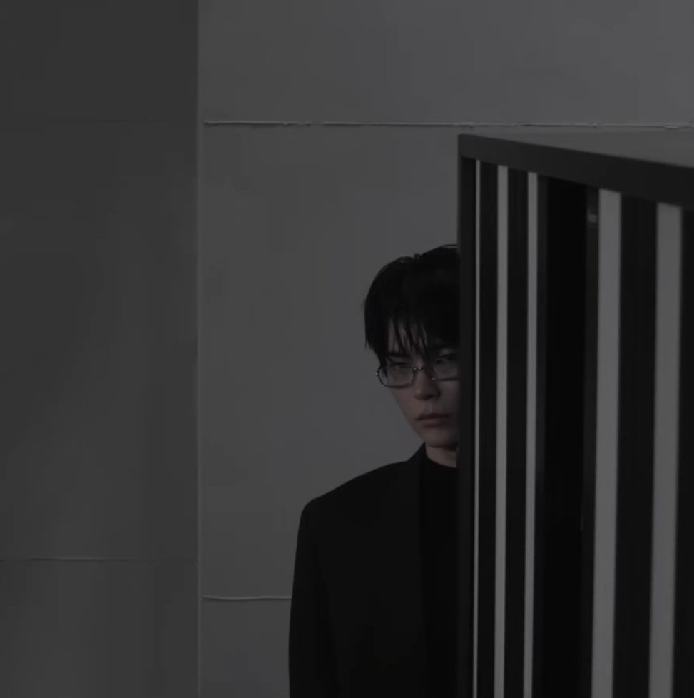 Latest photo of Sung Hanbin (ZEROBASEONE)