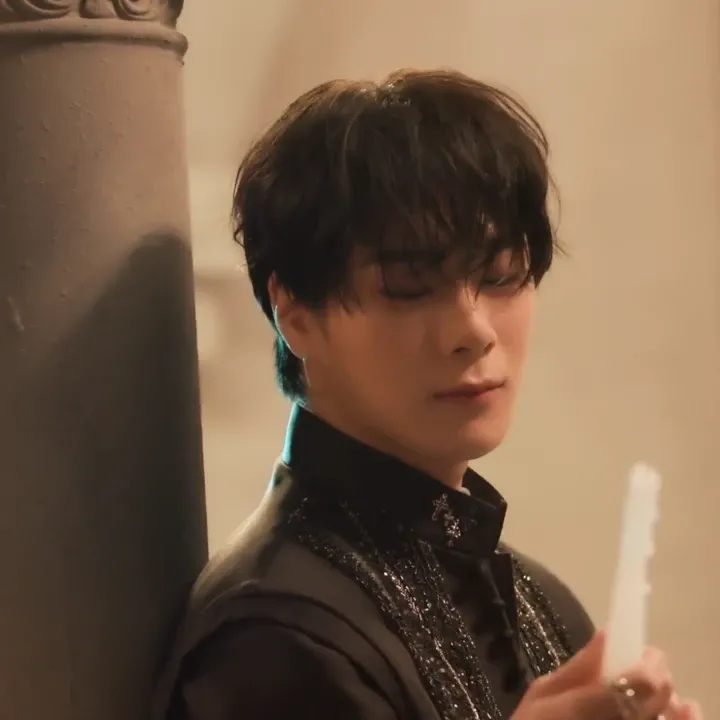 A moment captured by Moonbin (ASTRO)'s fan