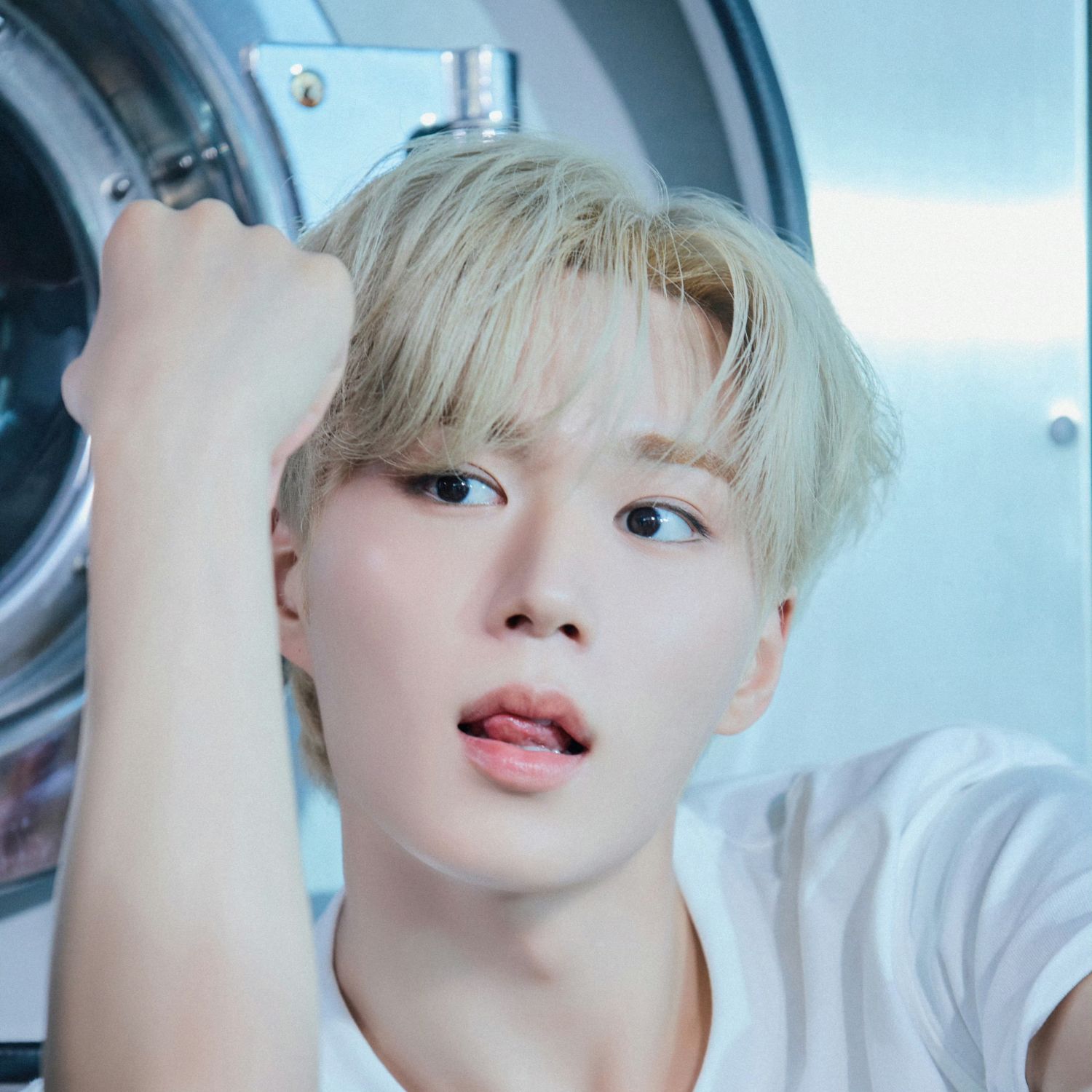 Behind-the-scenes cut of Kim Junseo (ALPHA DRIVE ONE)