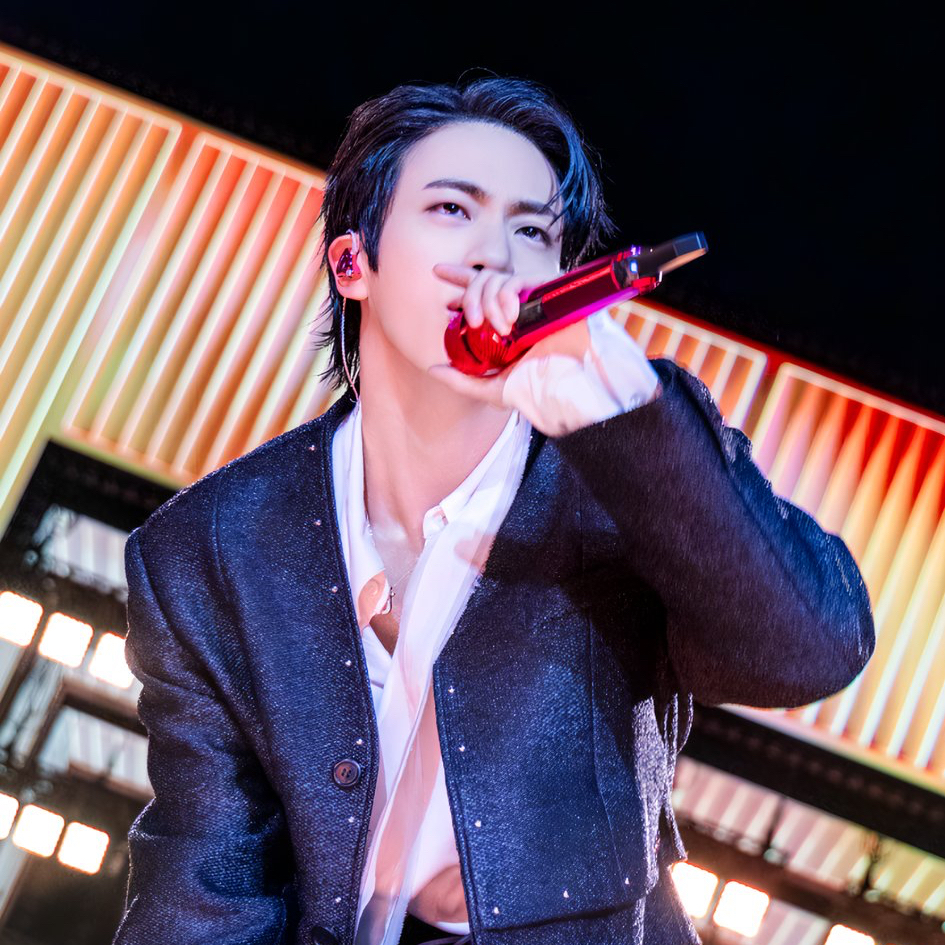 Momen yang diabadikan oleh penggemar Jin (BTS)