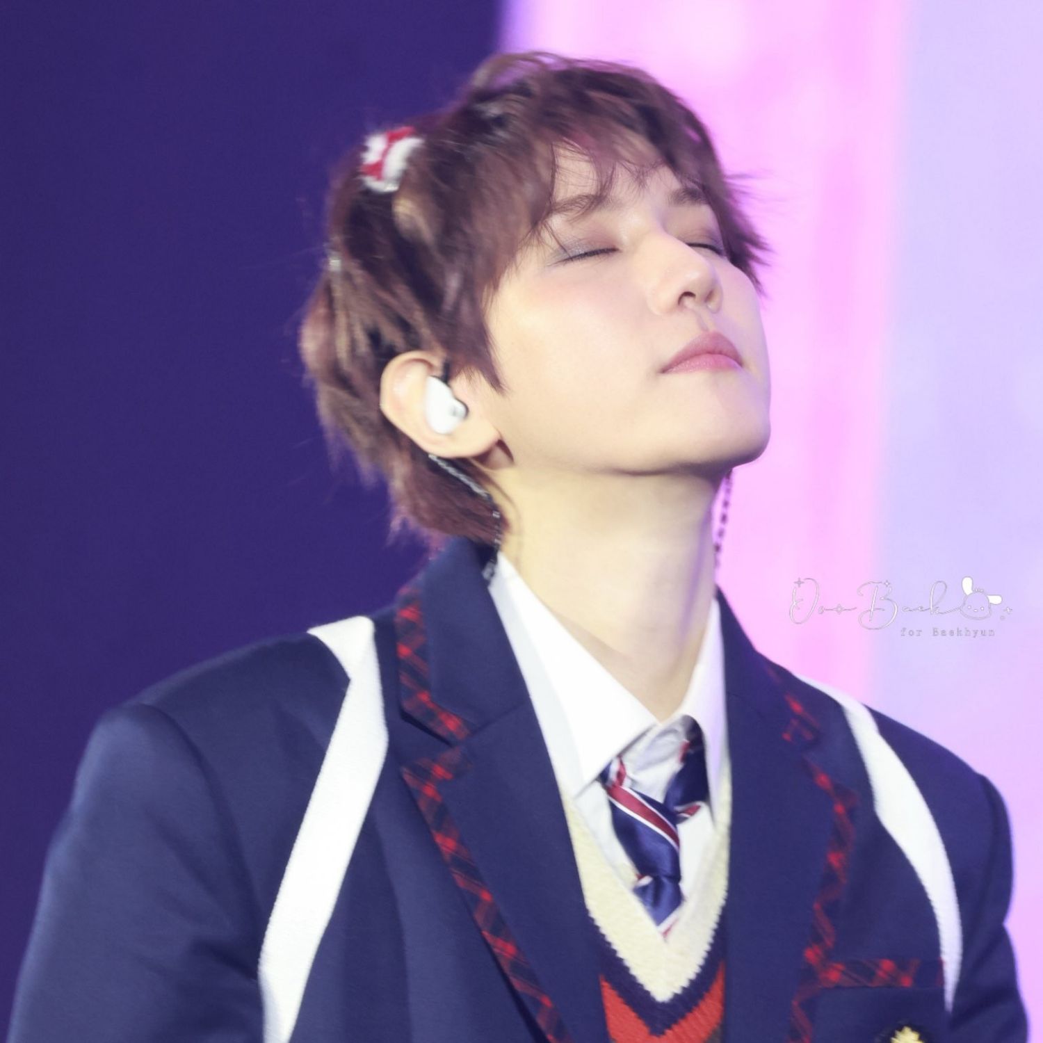 백현 (EXO)의 비하인드 컷