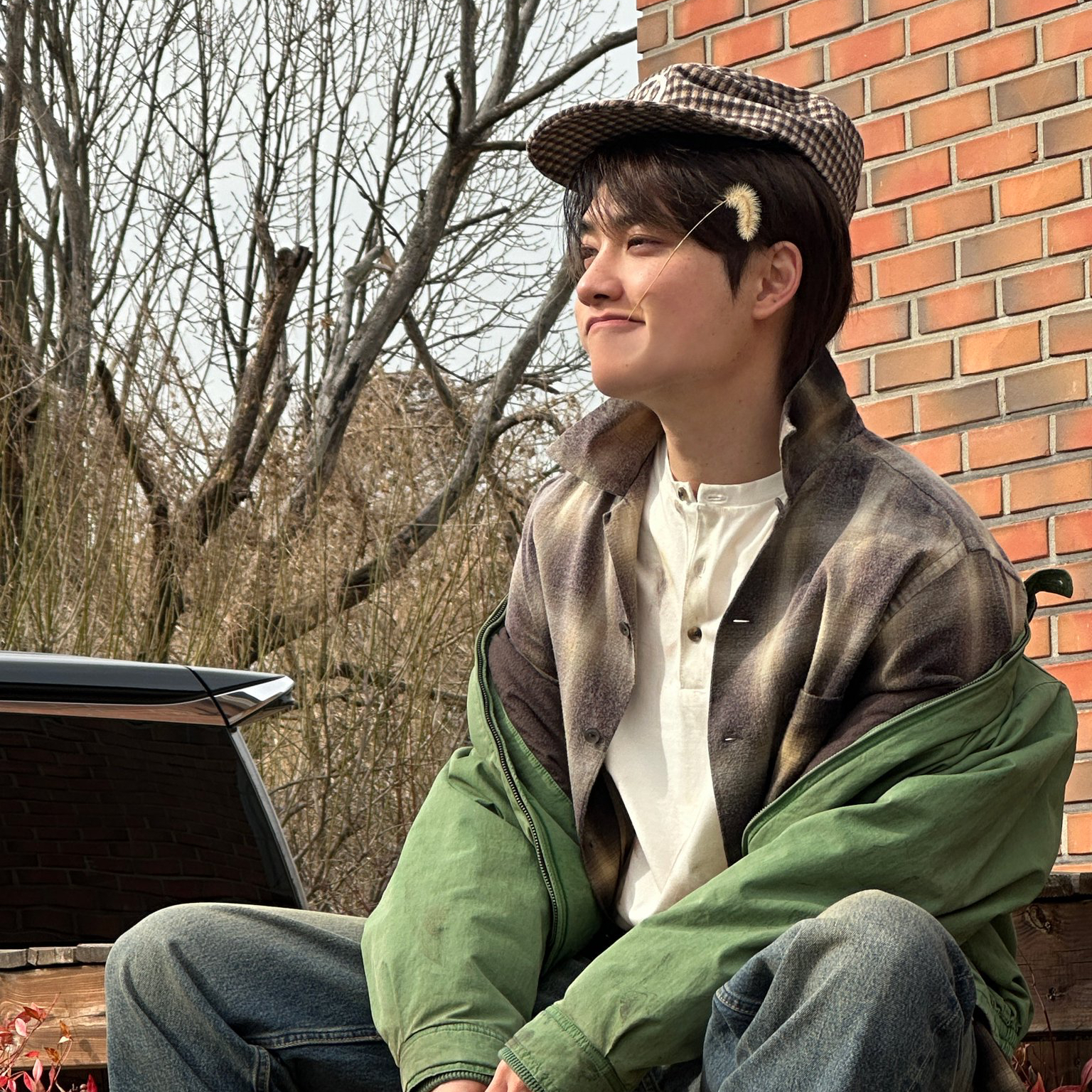 Behind-the-scenes cut of EXO