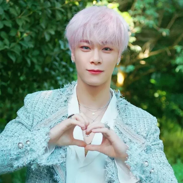 Latest photo of Moonbin (ASTRO)