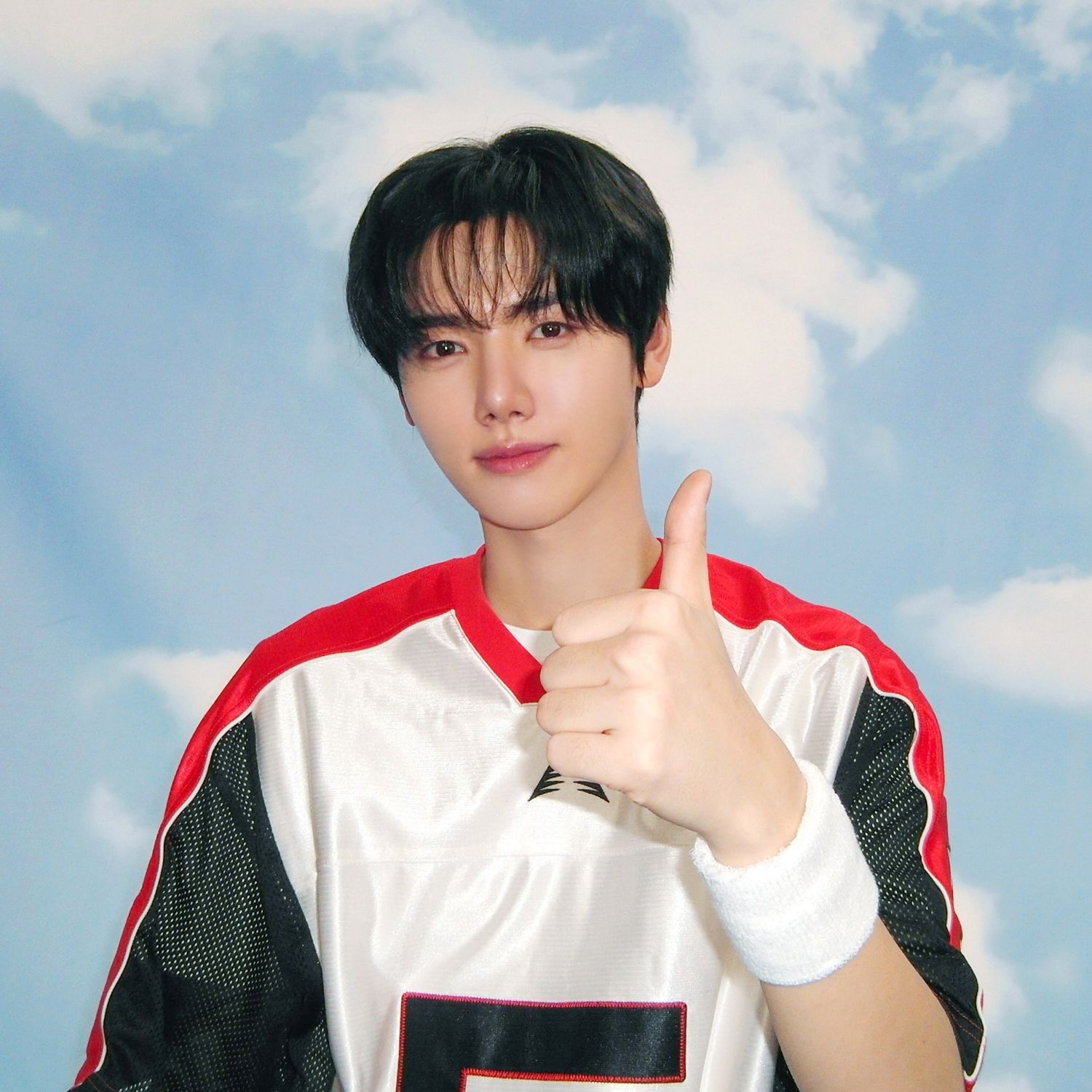 Recent activity shot of Minhee (CRAVITY)