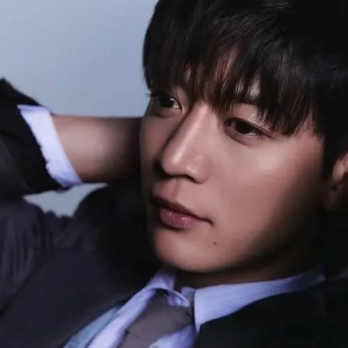 Recent activity shot of Minho (SHINee)