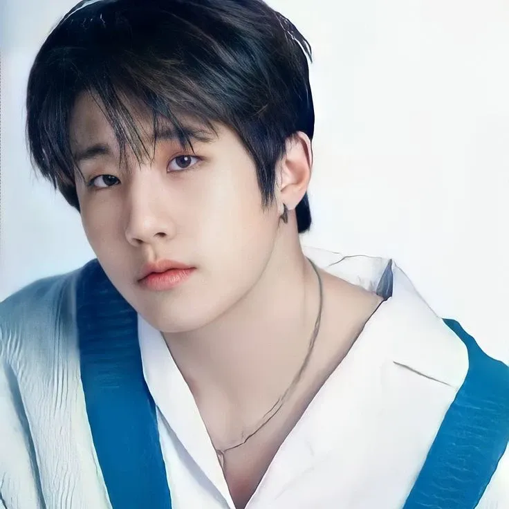 Latest photo of Jinjin (ASTRO)