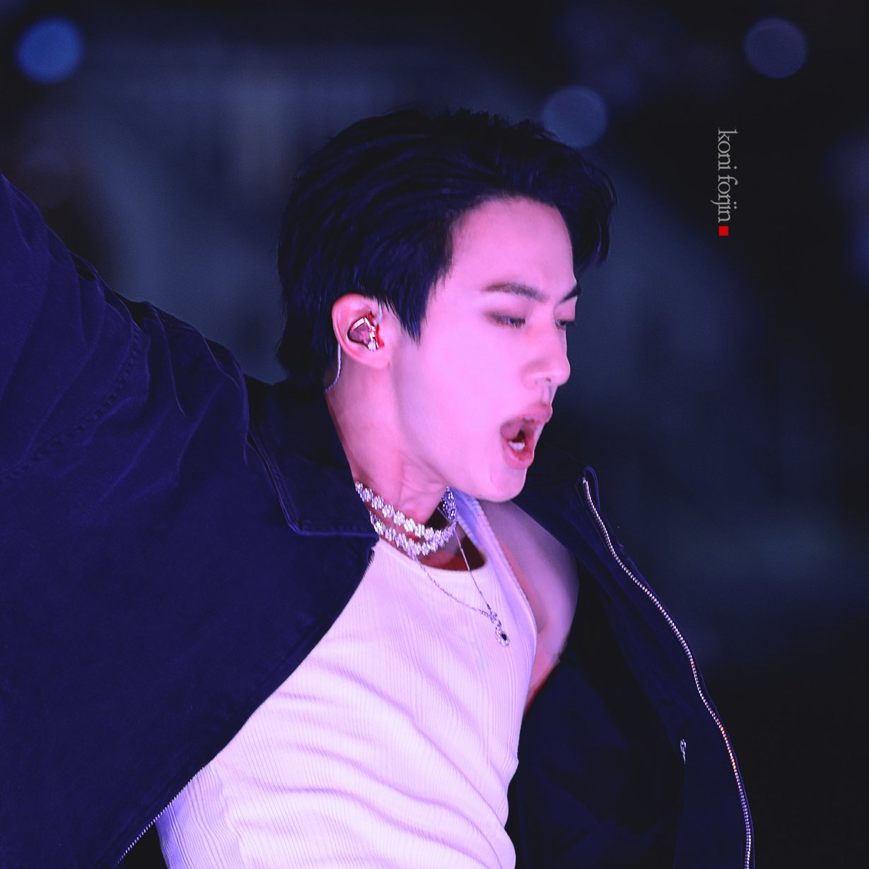 Foto aktivitas terbaru Jin (BTS)
