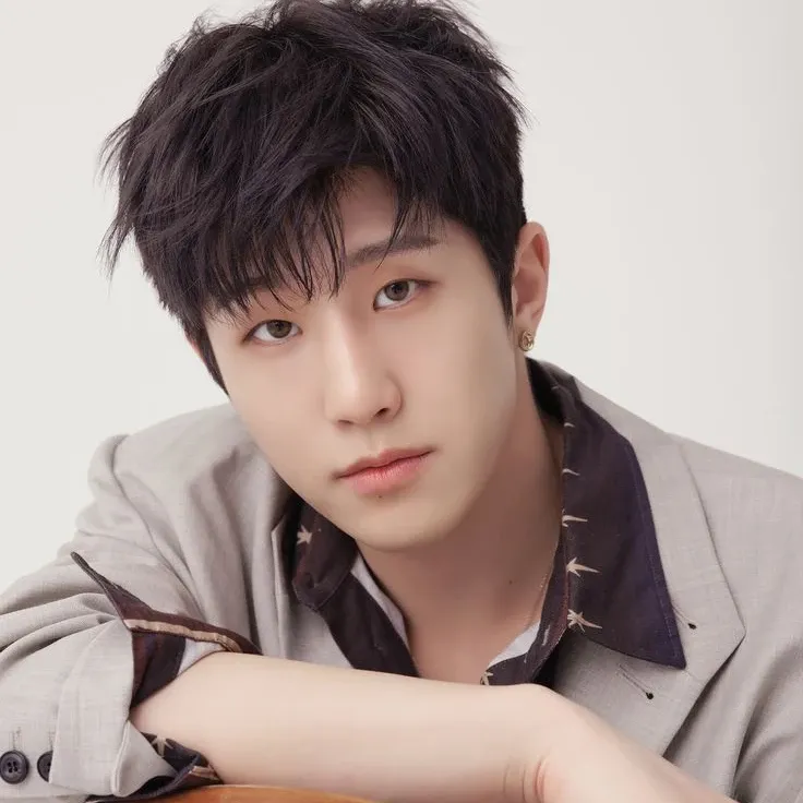 Latest photo of Jinjin (ASTRO)