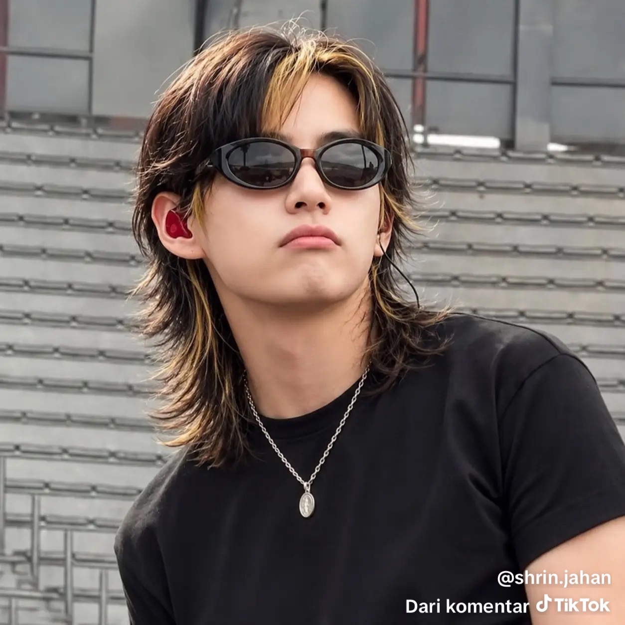 Foto aktivitas terbaru V (BTS)