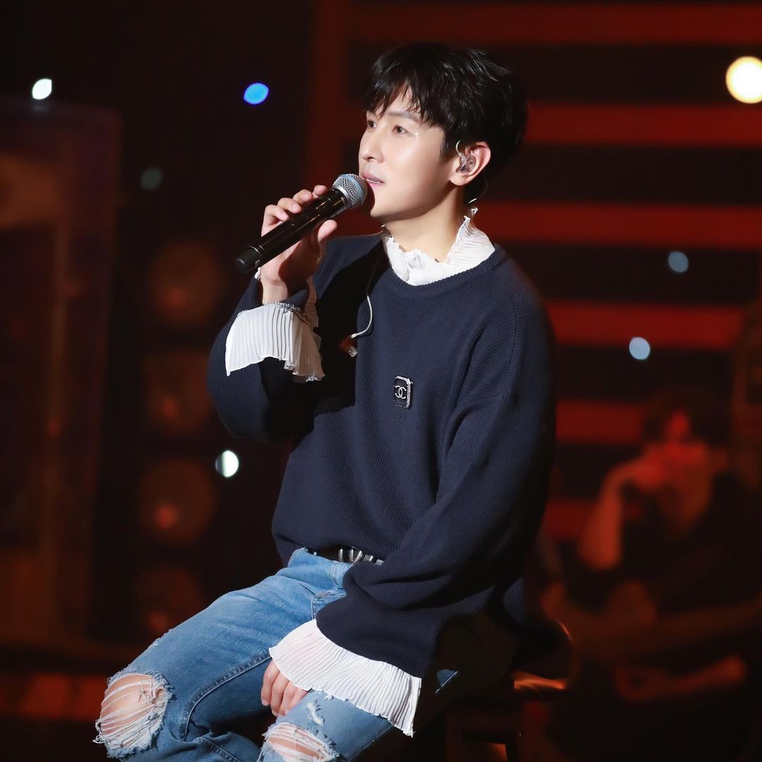 Latest photo of Kim Dongwan (SHINHWA)