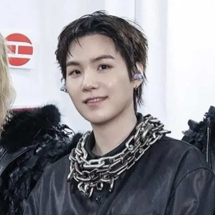 Foto aktivitas terbaru SUGA (BTS)